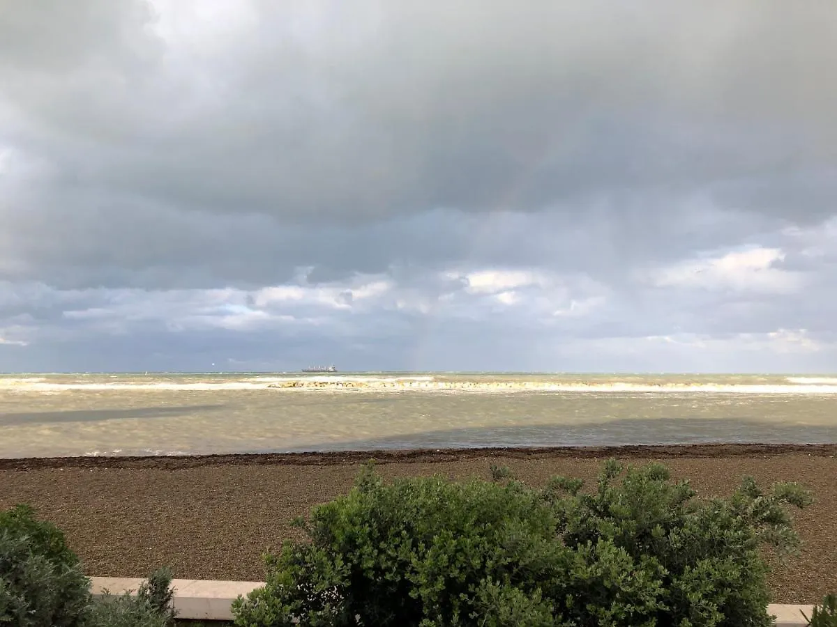 Sunny Beach Bari 0*,  Italie