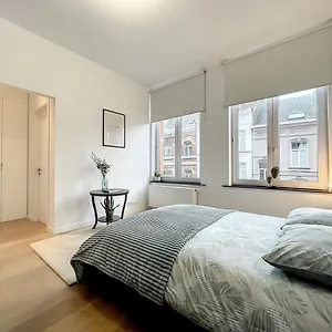 https://apt-cosy-cinquantenaire.brusselshotelsbook.com